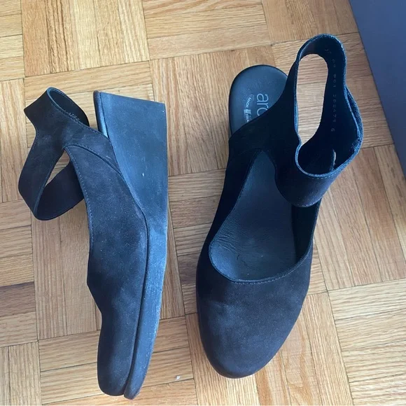 Arche Small Wedge - Picture 3 of 3